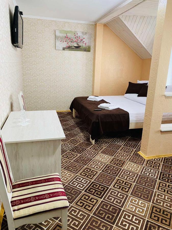Під Явором New Hotel Drogomirchany Ngoại thất bức ảnh