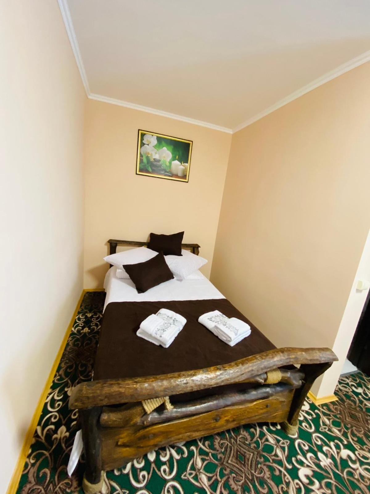 Під Явором New Hotel Drogomirchany Phòng bức ảnh