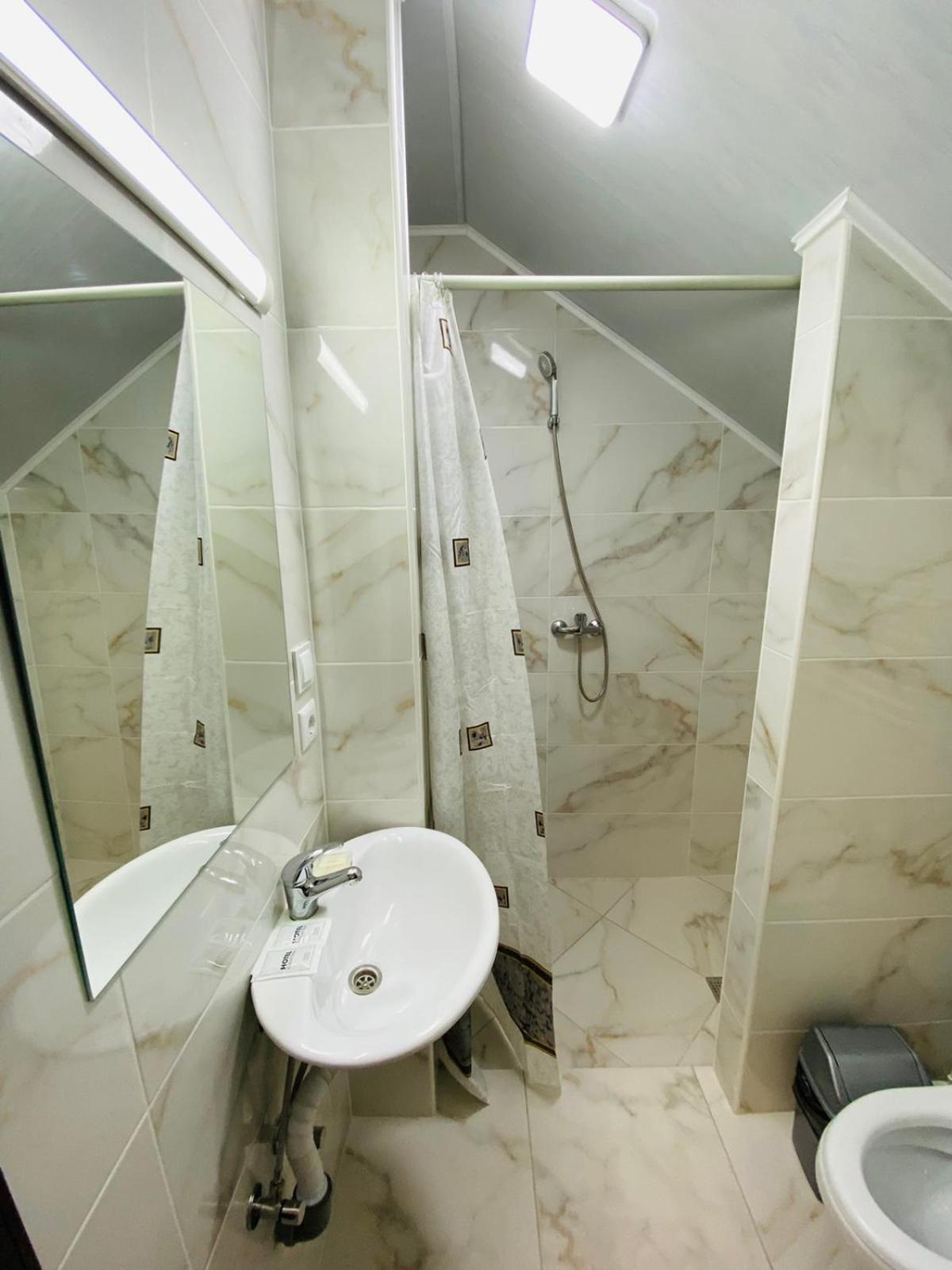 Під Явором New Hotel Drogomirchany Phòng bức ảnh